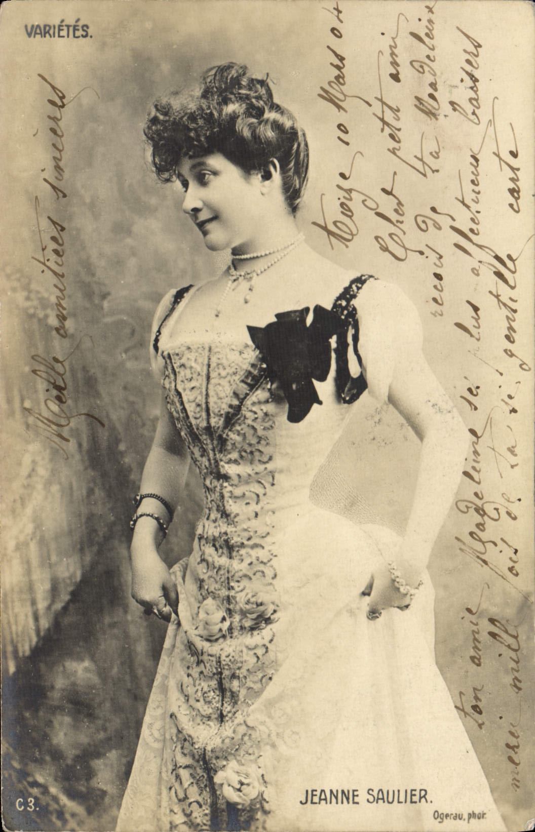 Jeanne Saulier — Portrait de scène — Variétés, C3, Ogerau phot.