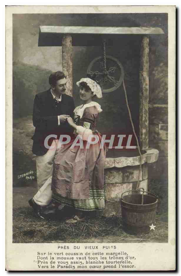CPA Fantaisie Femme Pres du vieux puits 
