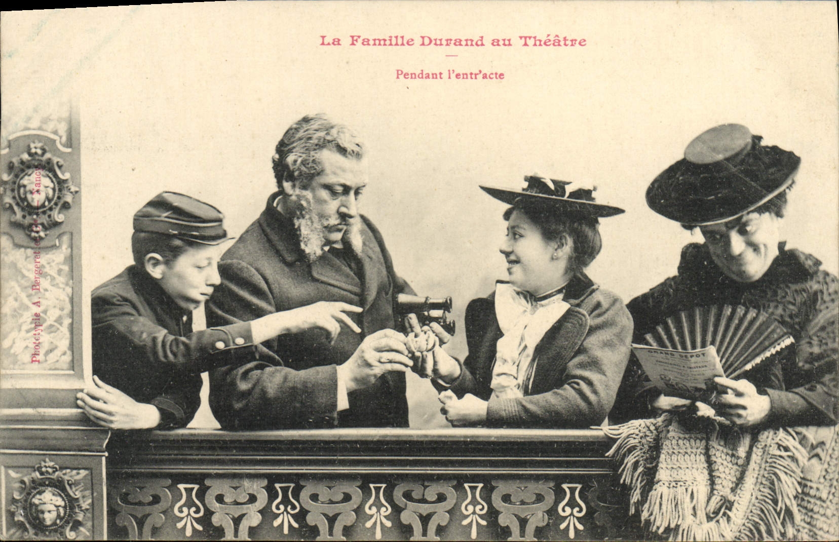 La Famille Durand au Théâtre — Pendant l'entra'acte — Phototypie A. Bergeret, Paris