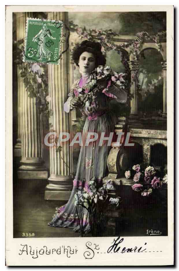 Femme en robe de soirée — décor de colonnes et de fleurs — Irène, n° 3358