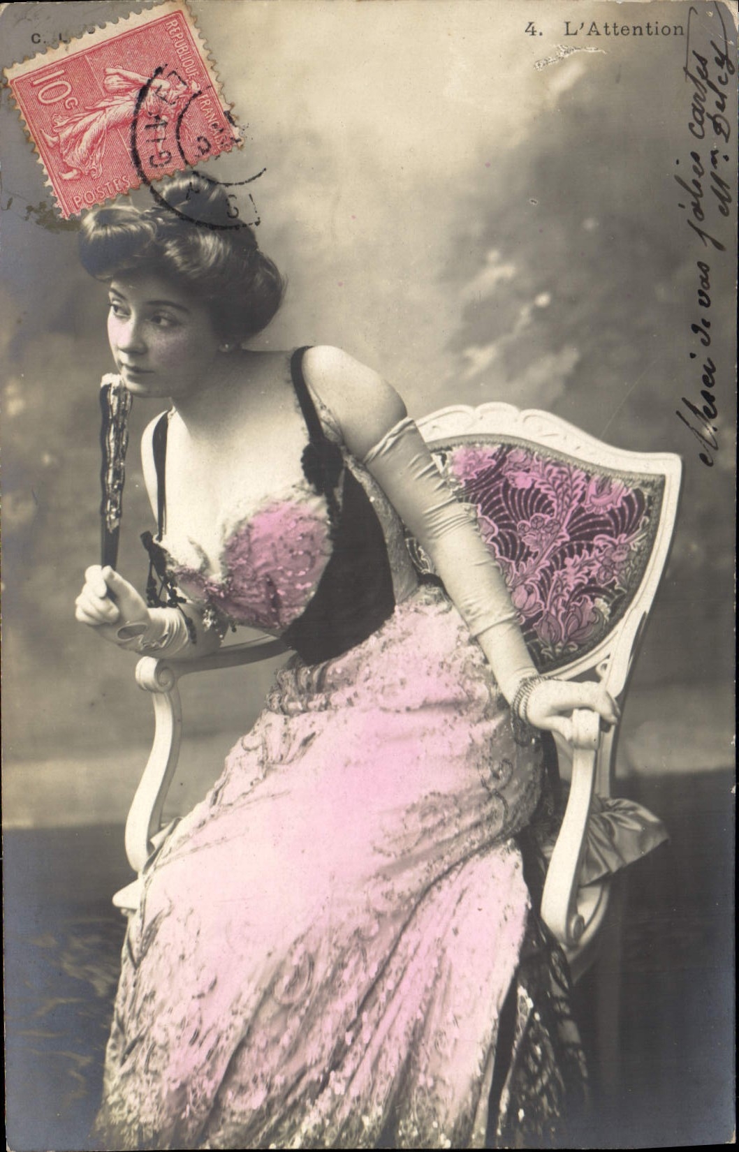 Femme en robe rose — série 4, L'Attention — éditeur C.J. Gif