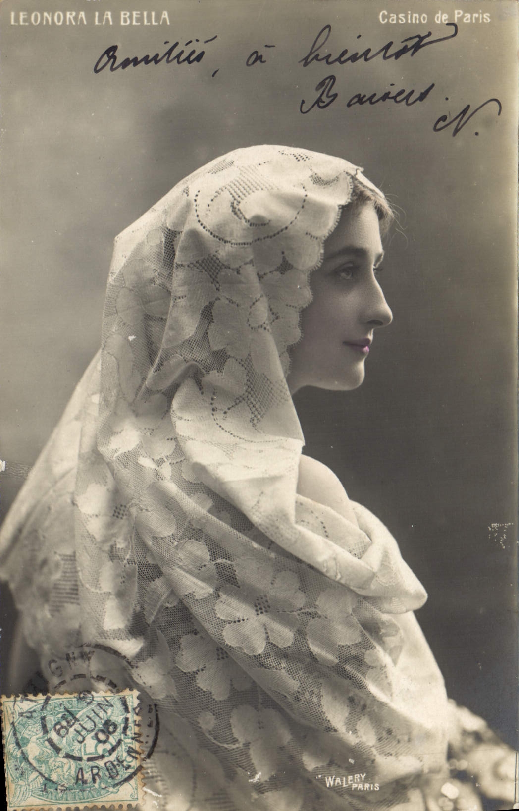 Leonora La Bella — Portrait en profil avec voile brodé — Walery, Paris