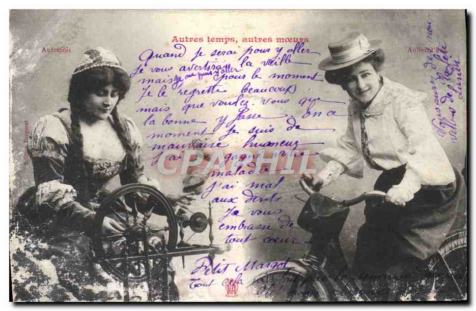 CPA Fantaisie Femmes Velo Cycle Fileuse 