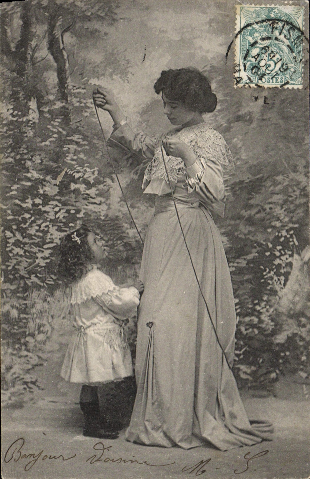 Frau und Kind im Park — Hallo Désirée — Hello & Cie, Nr. 3