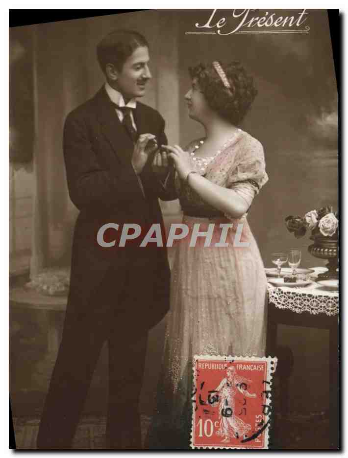 CPA Fantaisie Femme le present