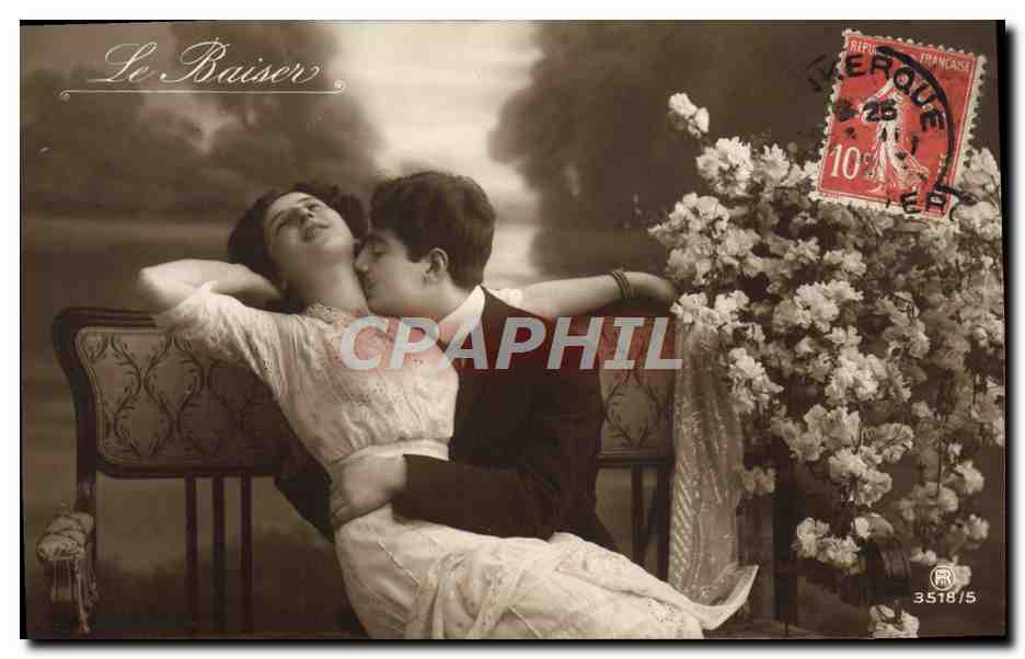 CPA Fantaisie Femme Le baiser