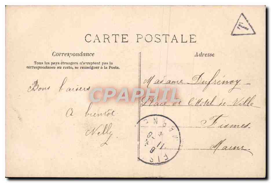 Jeune femme en chapeau à plumes — Paris — éditeur Paris — Reverso