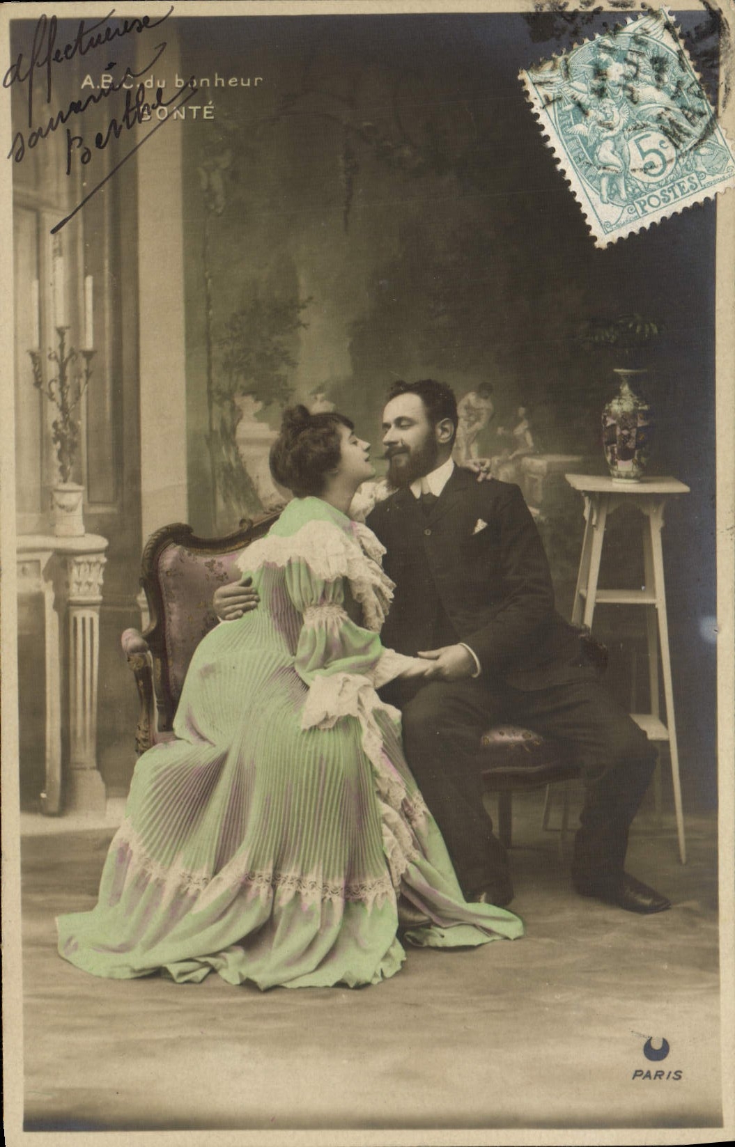 Couple amoureux — scène de studio — A.B.C. du bonheur, Paris
