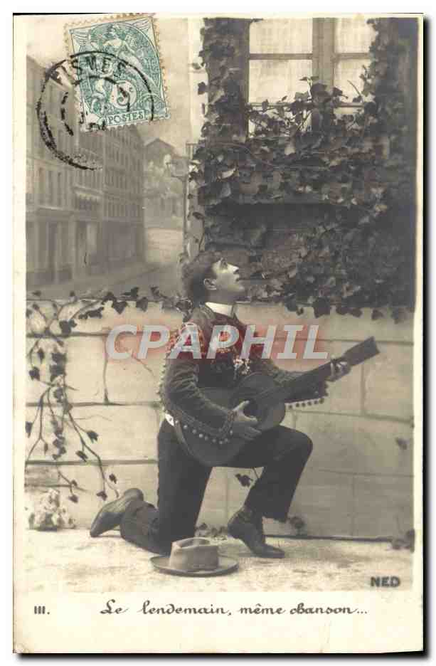 Musiker, der Gitarre spielt — städtische Szene mit Efeu — Verlag NED, Nr. III