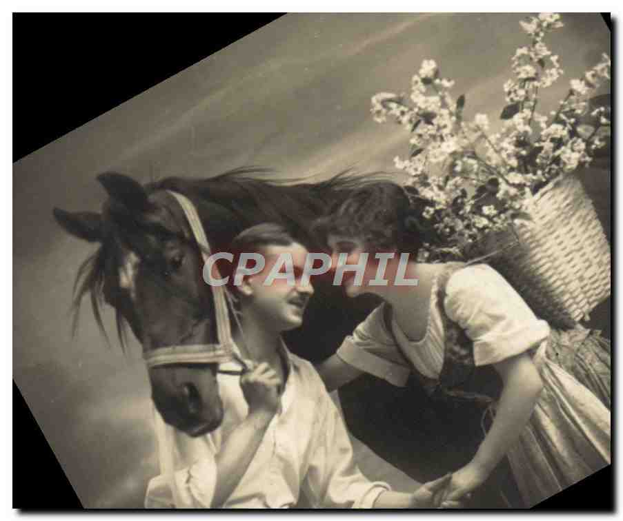 CPA Fantaisie Femme Cheval