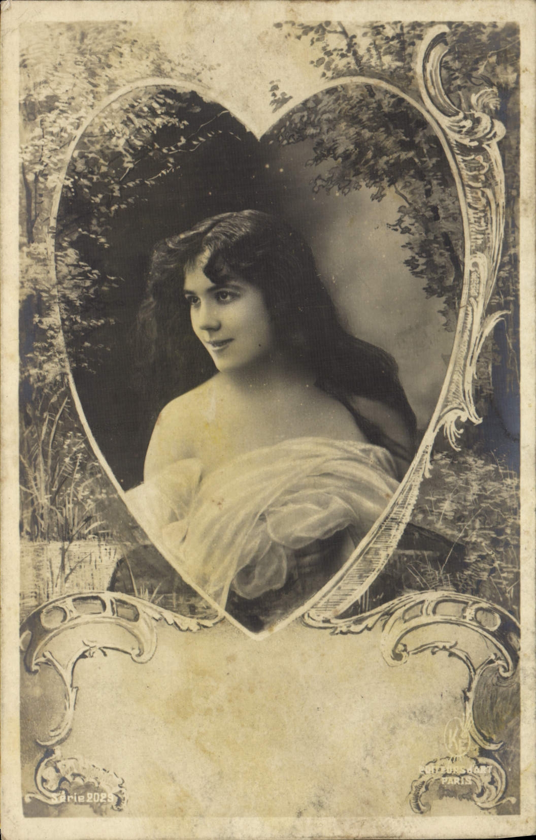 CPA Fantaisie Femme Coeur 
