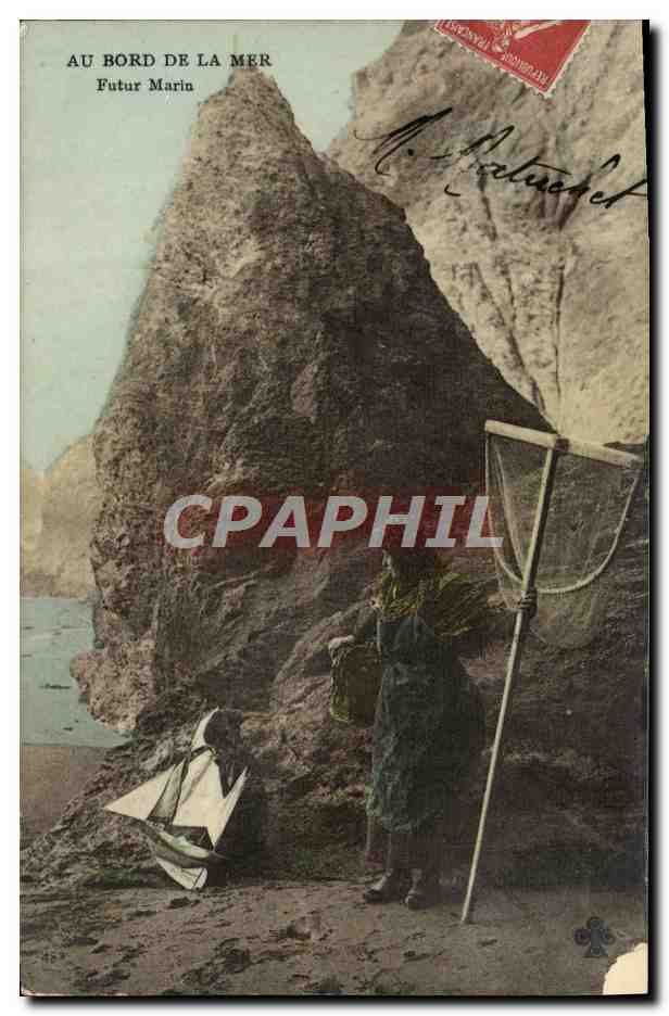 CPA Au bord de la mer Peche Bateau Folklore Futur marin