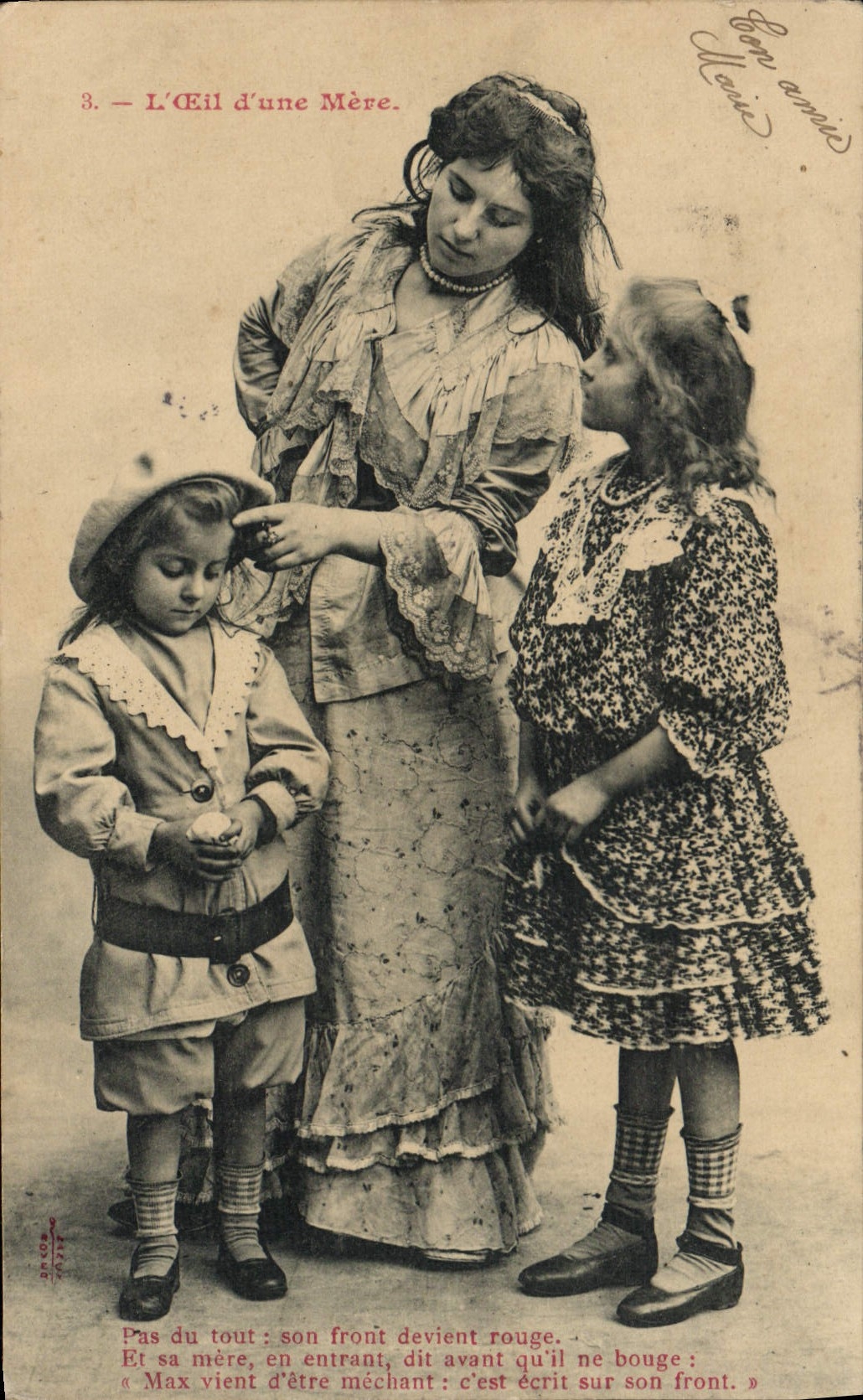 CPA Fantaisie Femme L'oeil d'une mere Enfants