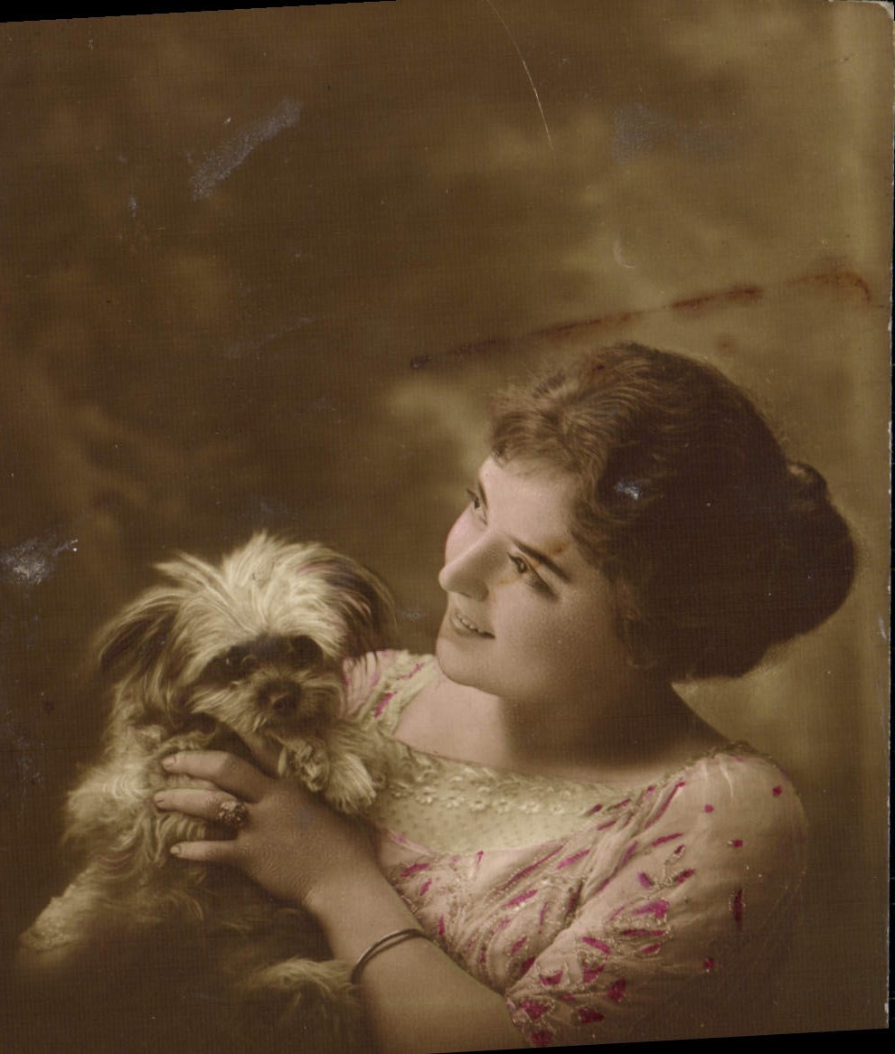 CPA Fantaisie Femme Chien 
