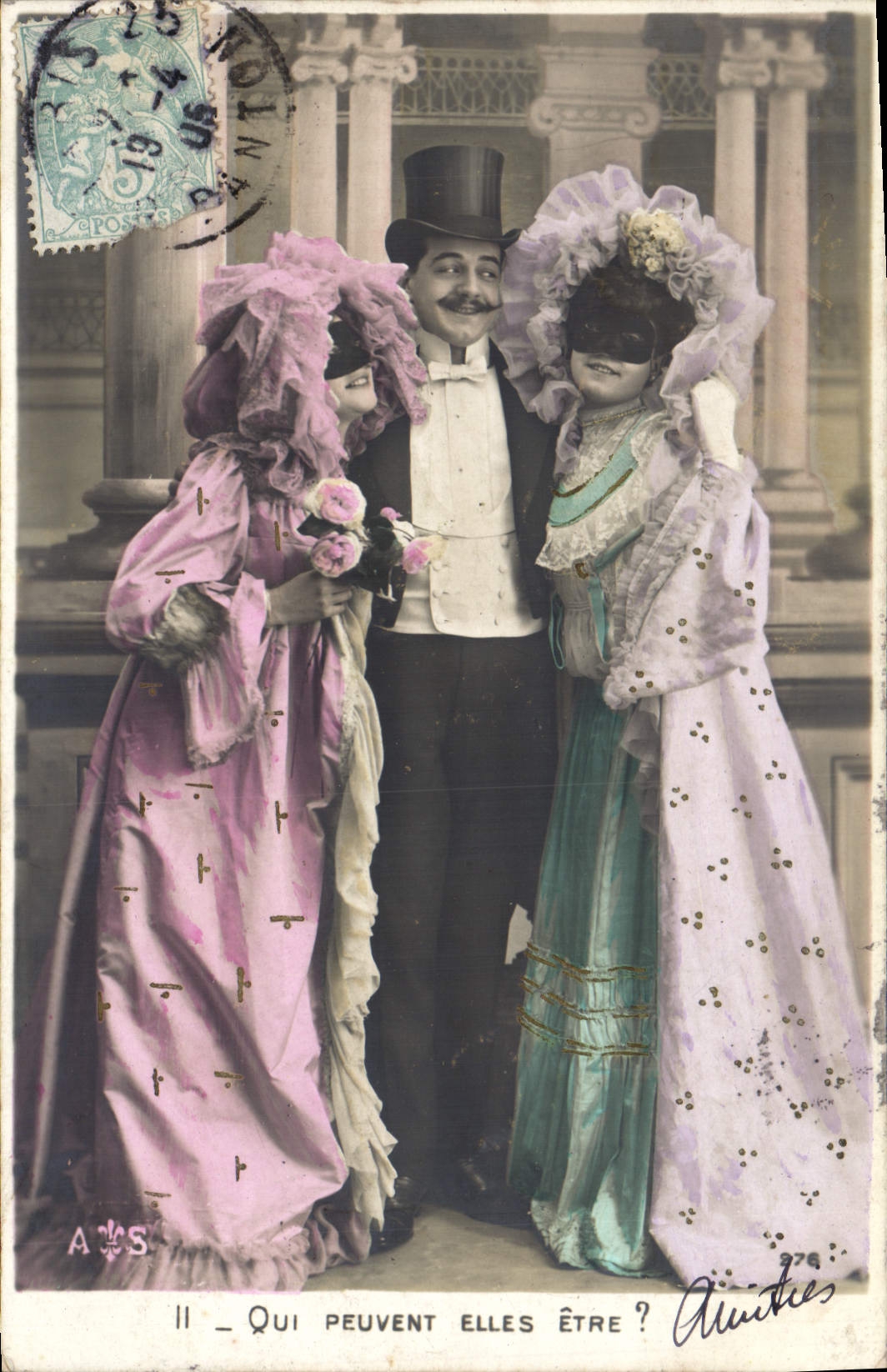 CPA Fantaisie Femmes Masque Carnaval 
