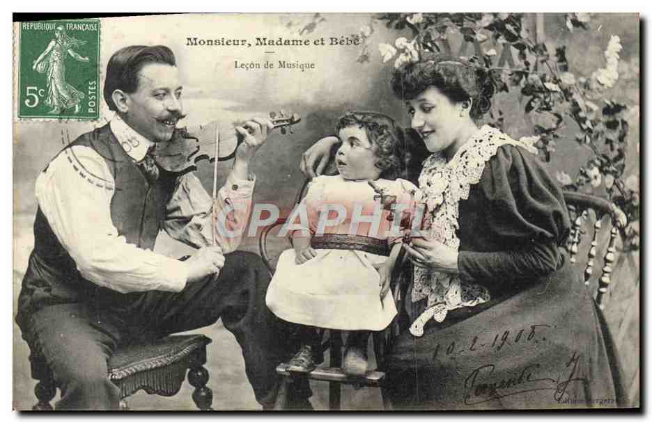 CPA Fantaisie Monsieur Madame et bebe Violon Lecon de musique