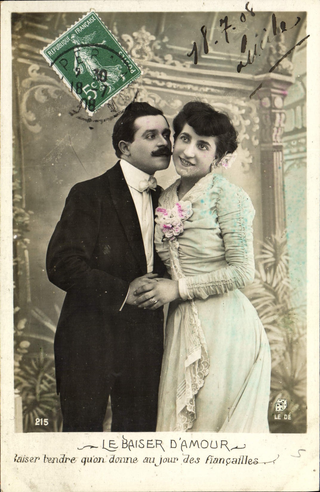 CPA Fantaisie Femme Le baiser d'amour
