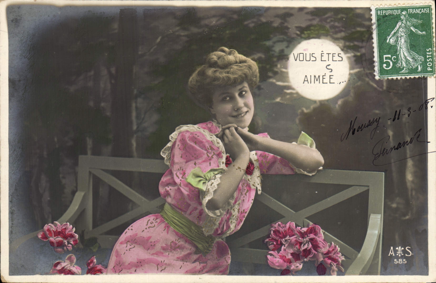 Jeune femme en robe rose — scène de jardin — éditée par A & S, n° 585