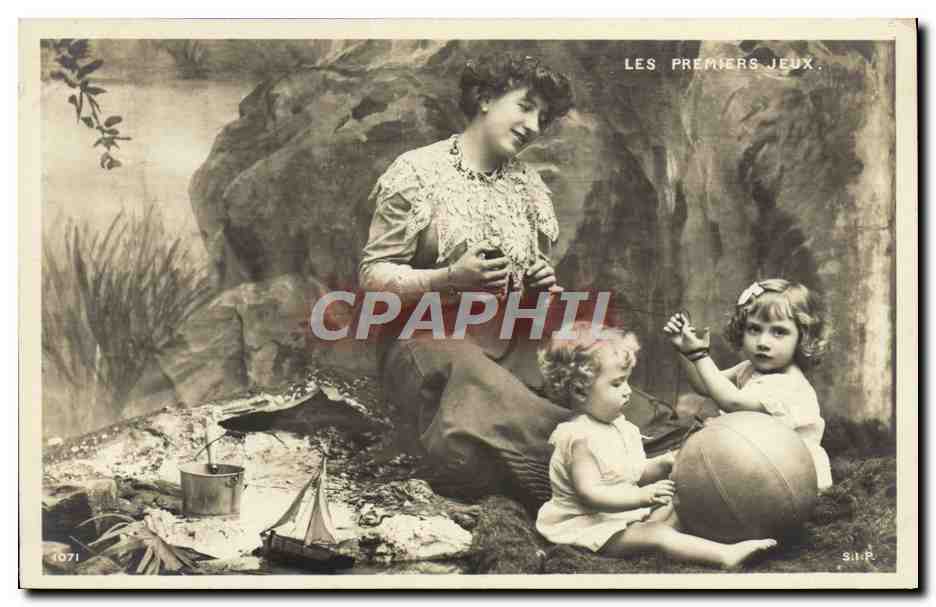 CPA Fantaisie Femme Enfants Les premiers jeux 