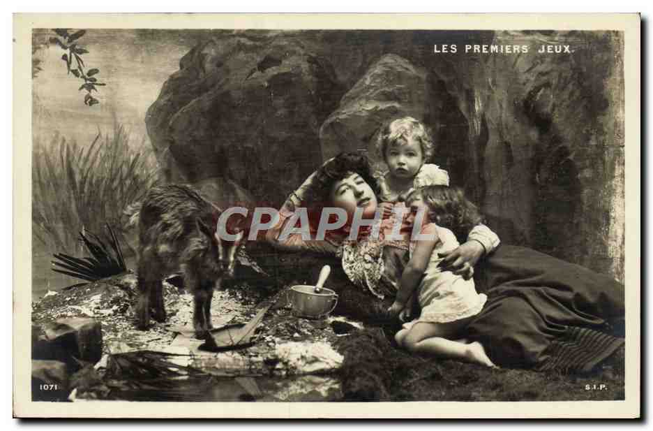 CPA Fantaisie Femme Enfants Les premiers jeux Chevre