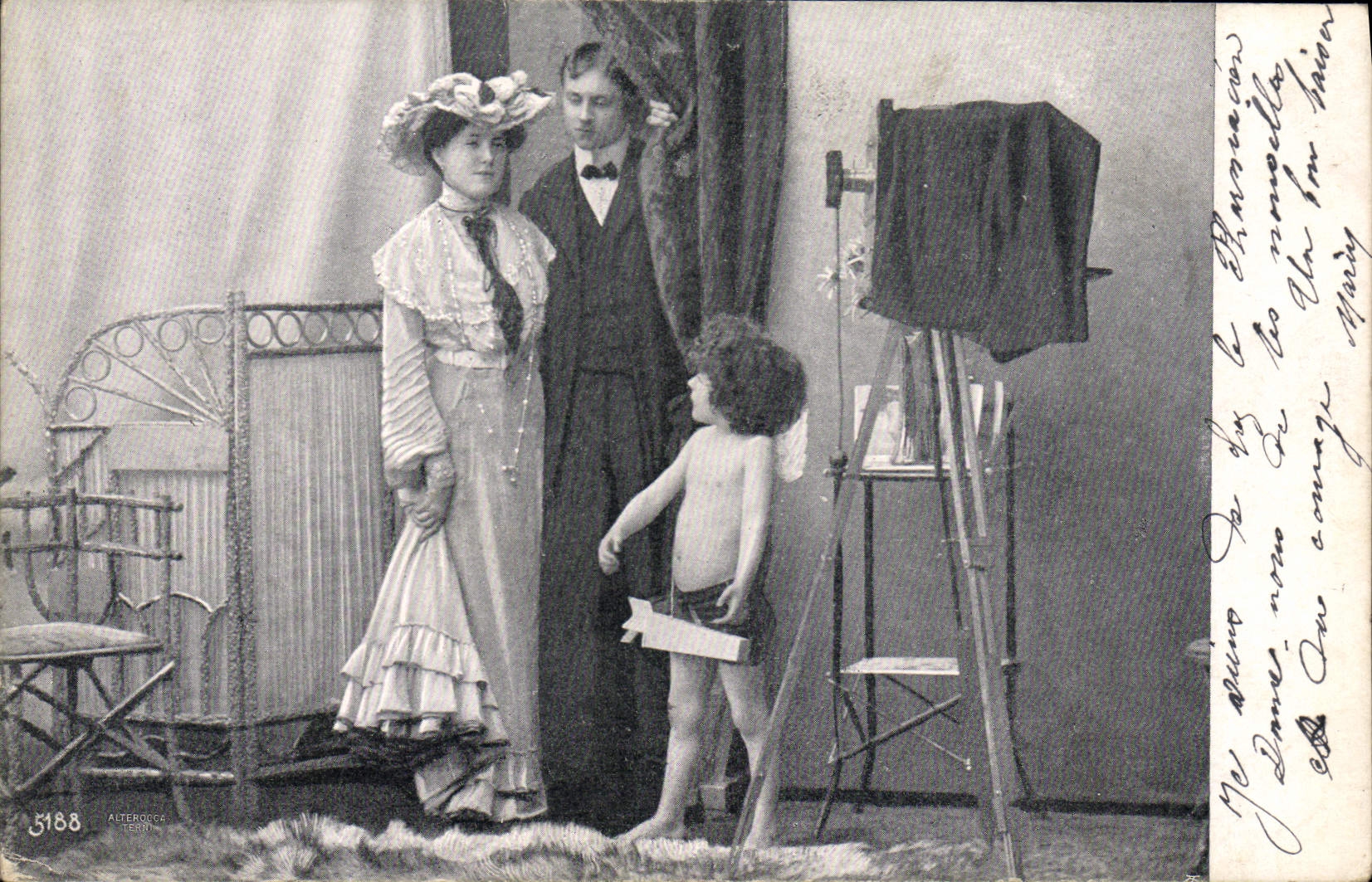 Famille devant un appareil photo — Atelier de photographie — Alterbrock, n° 5188