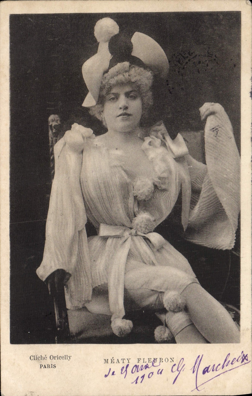 Méaty Fleuron — Portrait en costume de clown — Cliché Oricelly, Paris