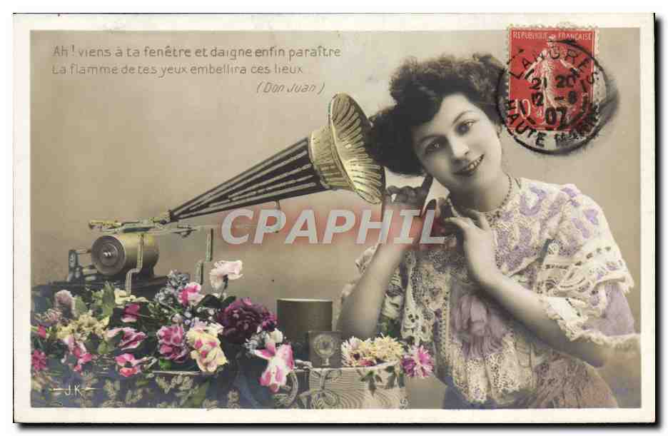Femme à côté d'un gramophone — texte de Don Juan — éditeur JK