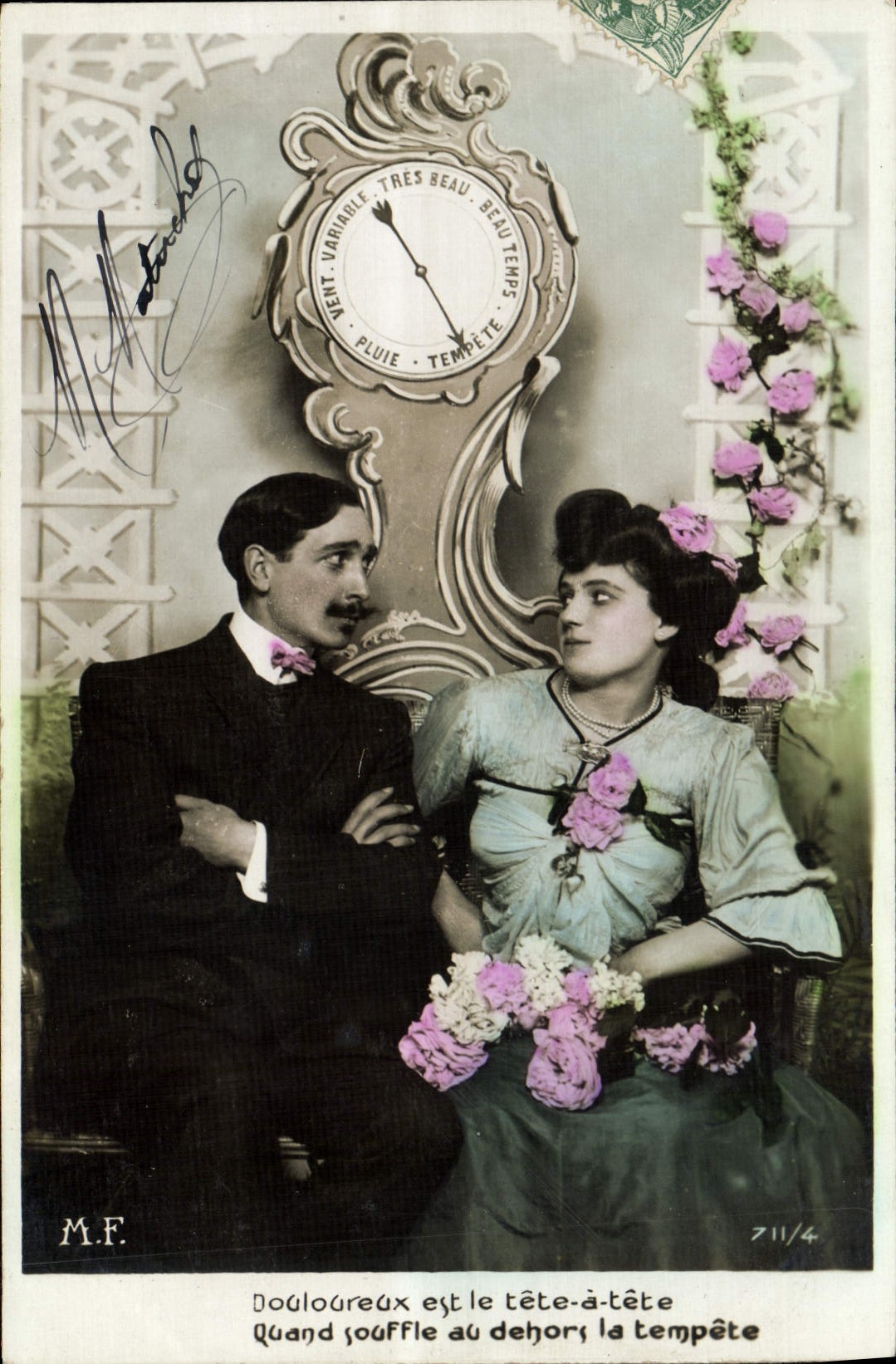 Couple en intérieur — décor floral et cadran météo — M.F. n°711/4