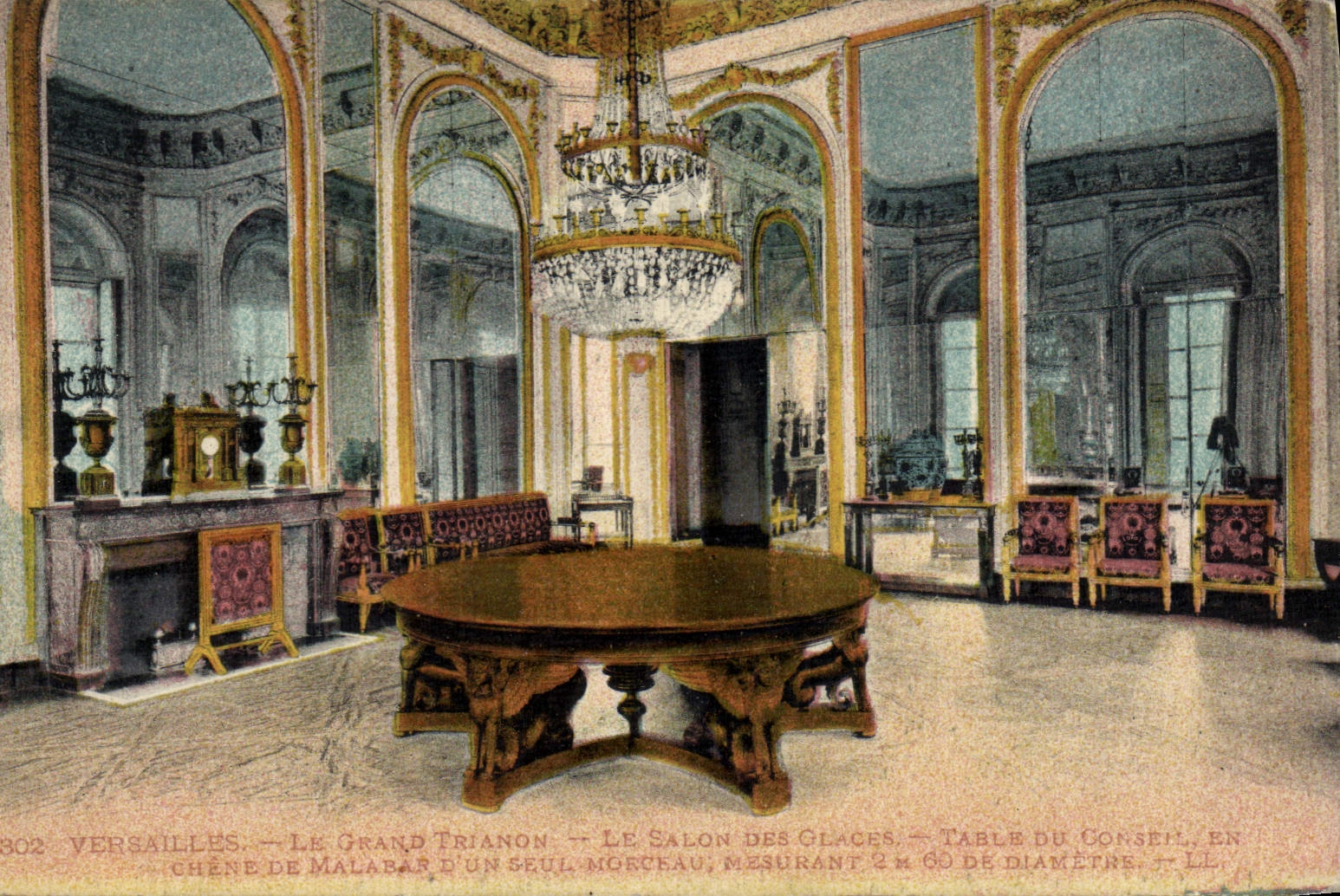 Versailles — Le Grand Trianon — Le Salon des Glaces — Table du Conseil en chêne de Malabar d'un seul morceau, mesurant 2 m 60 de diamètre — LL