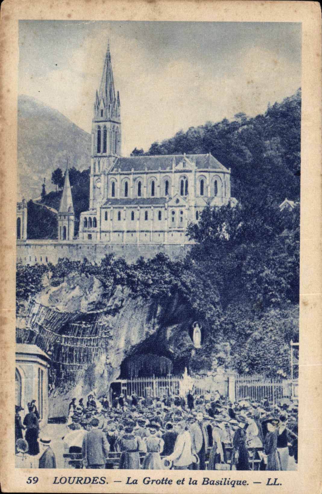 CPA Lourdes La Grotte Et La Basilique