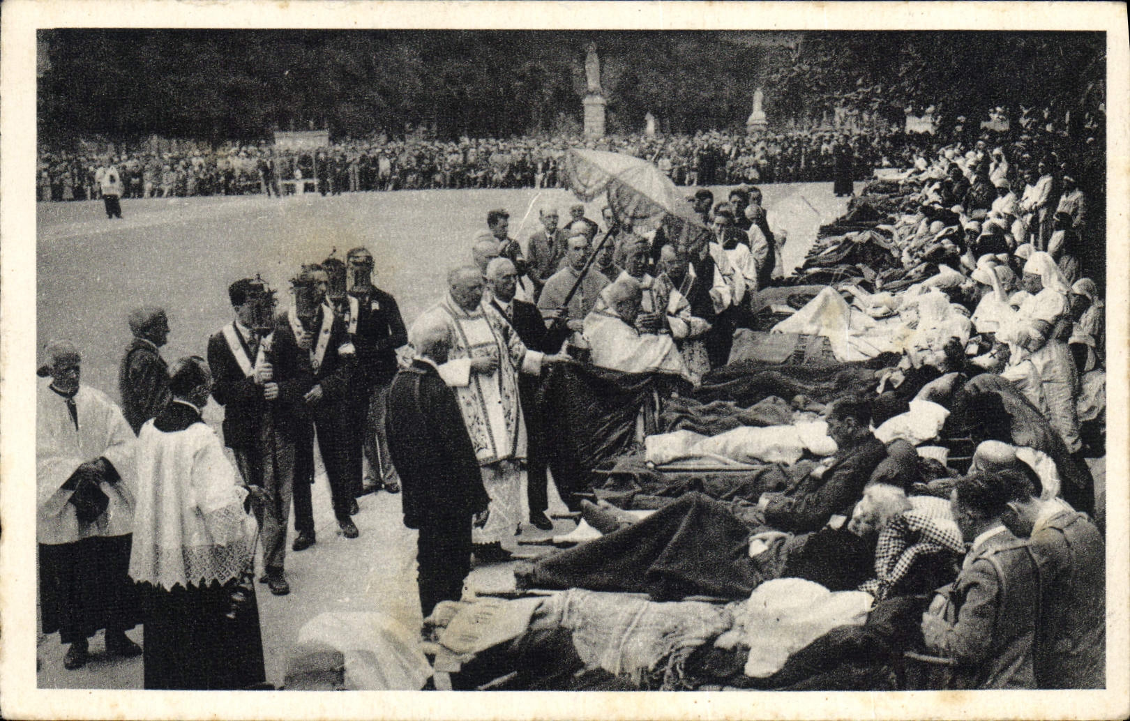 CPA Lourdes Benediction Des Malades