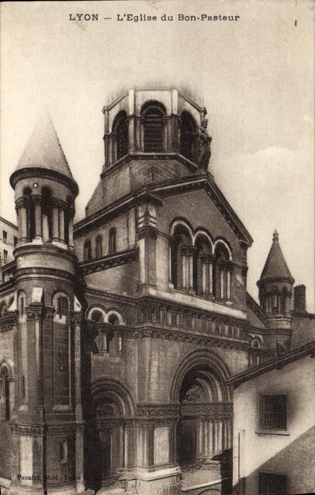 CPA Lyon L'Eglise Du Bon Pasteur
