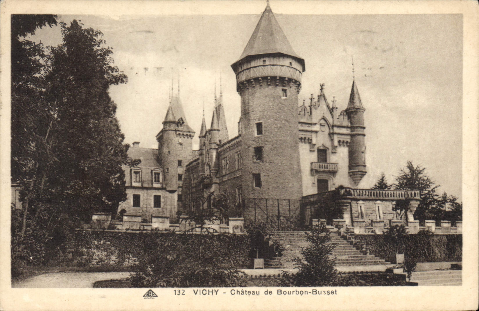 CPA Vichy Chateau de Bourbon Busset