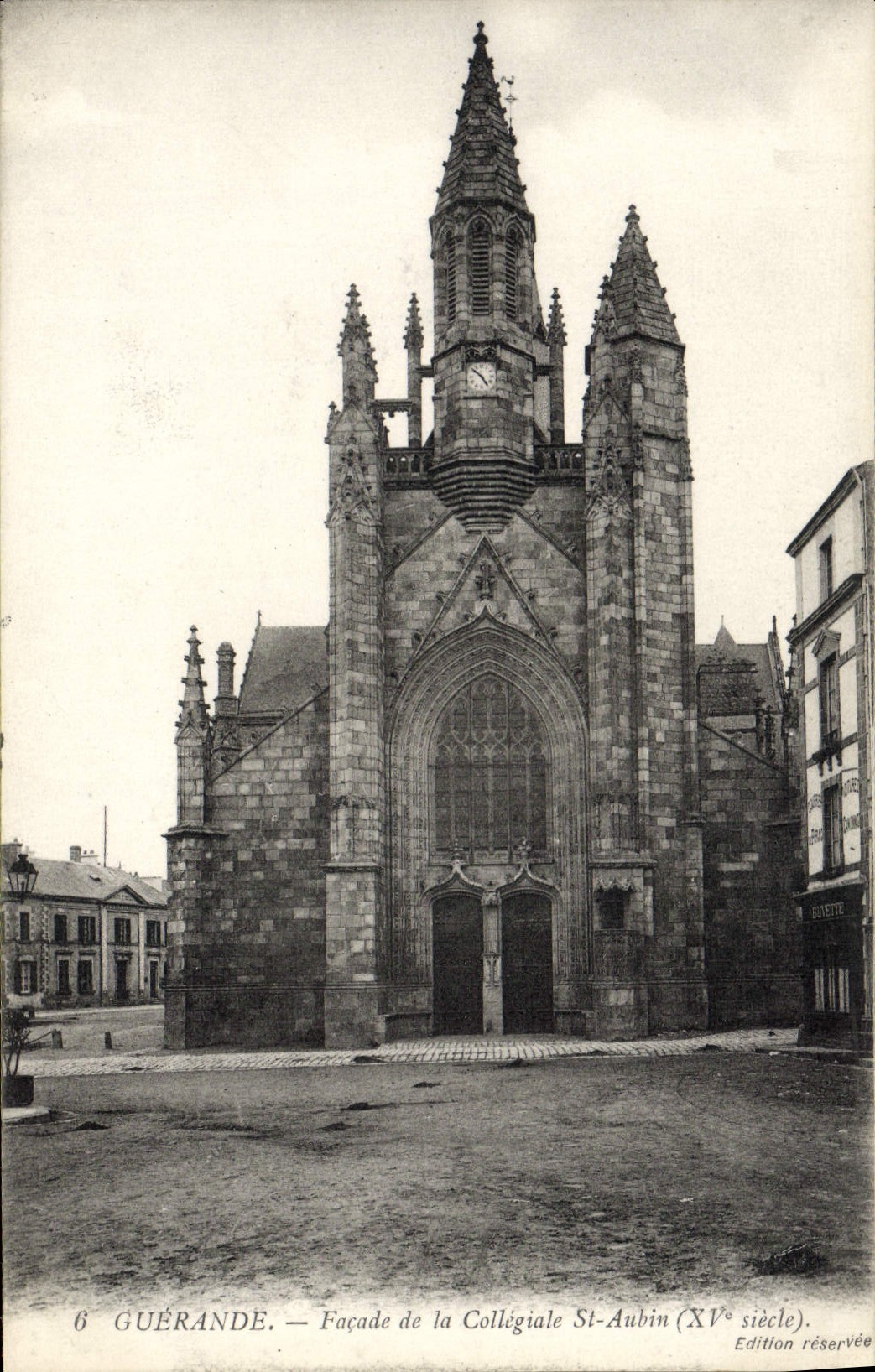 CPA Guerande Facade de la collegiale St Aubin 