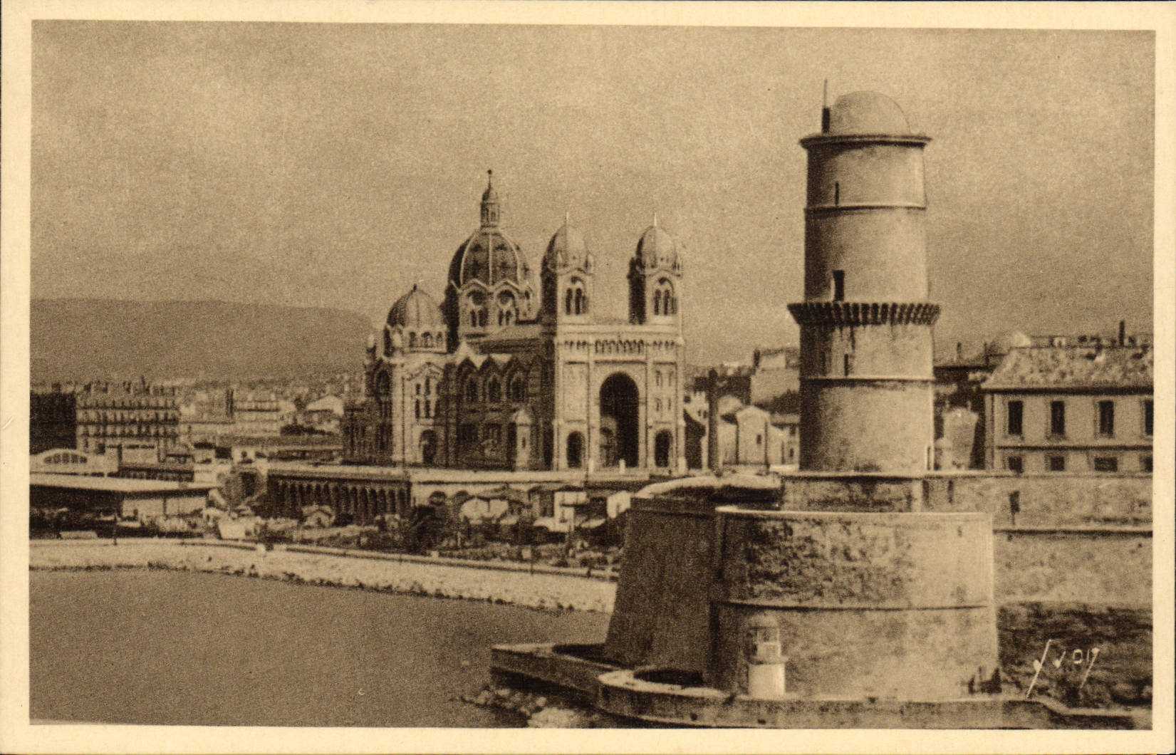 CPA Marseille La Cathedrale et le Fort Saint Jean