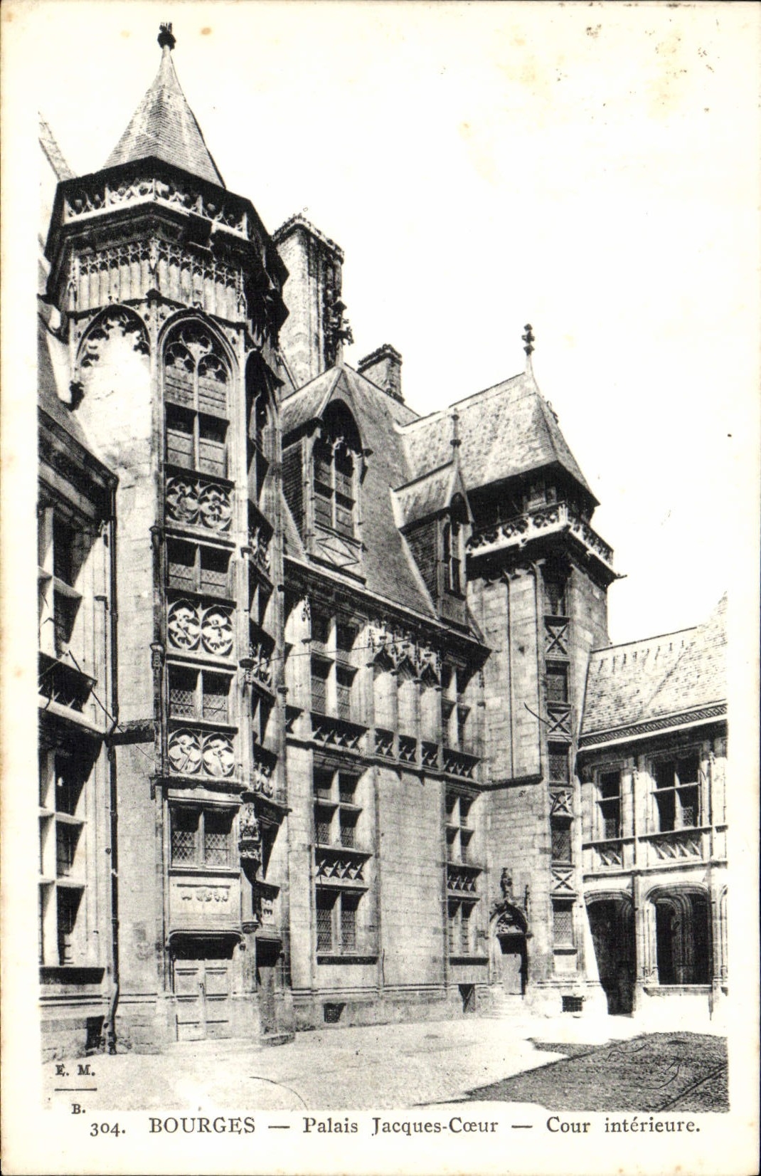 CPA Bourges Palais Jacques Coeur Cour interieure