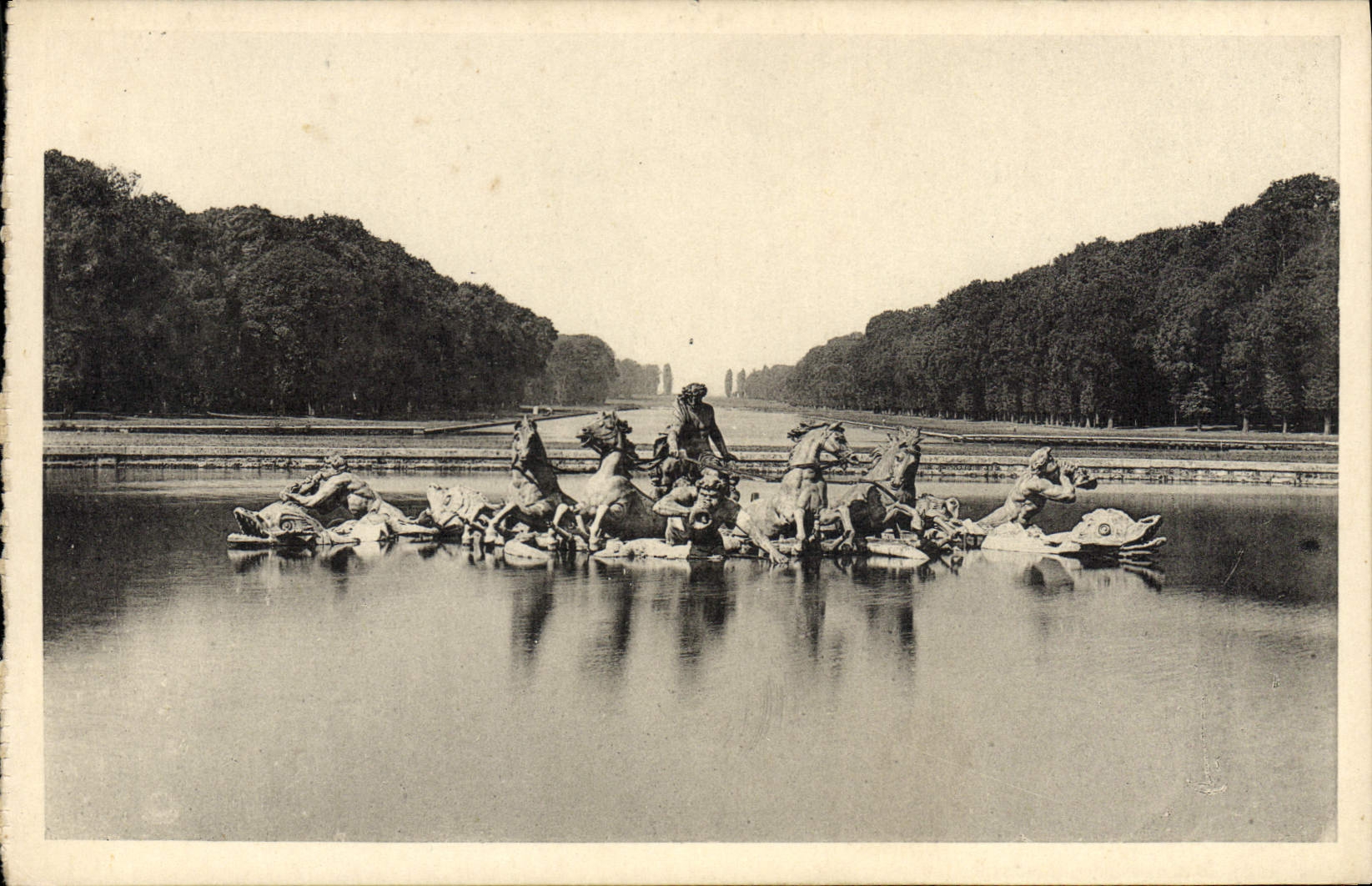 CPA Parc du Chateau de Versailles Le Bassin d'Apollon