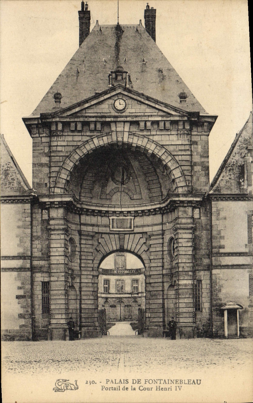 Portal de la Corte de Enrique IV — Palacio de Fontainebleau — editor no identificado, n. de serie 230