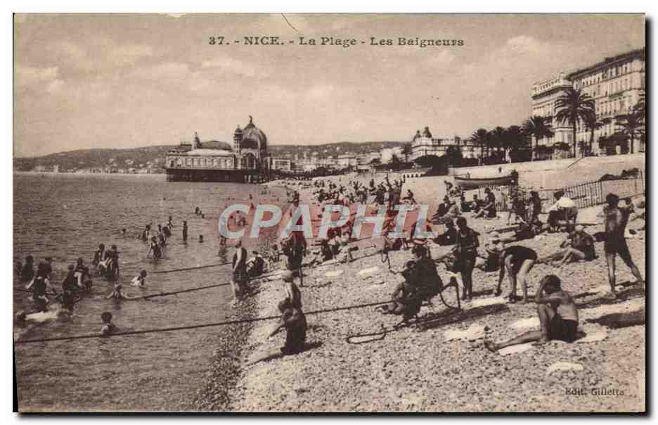 CPA Nice La Plage Les Baigneurs