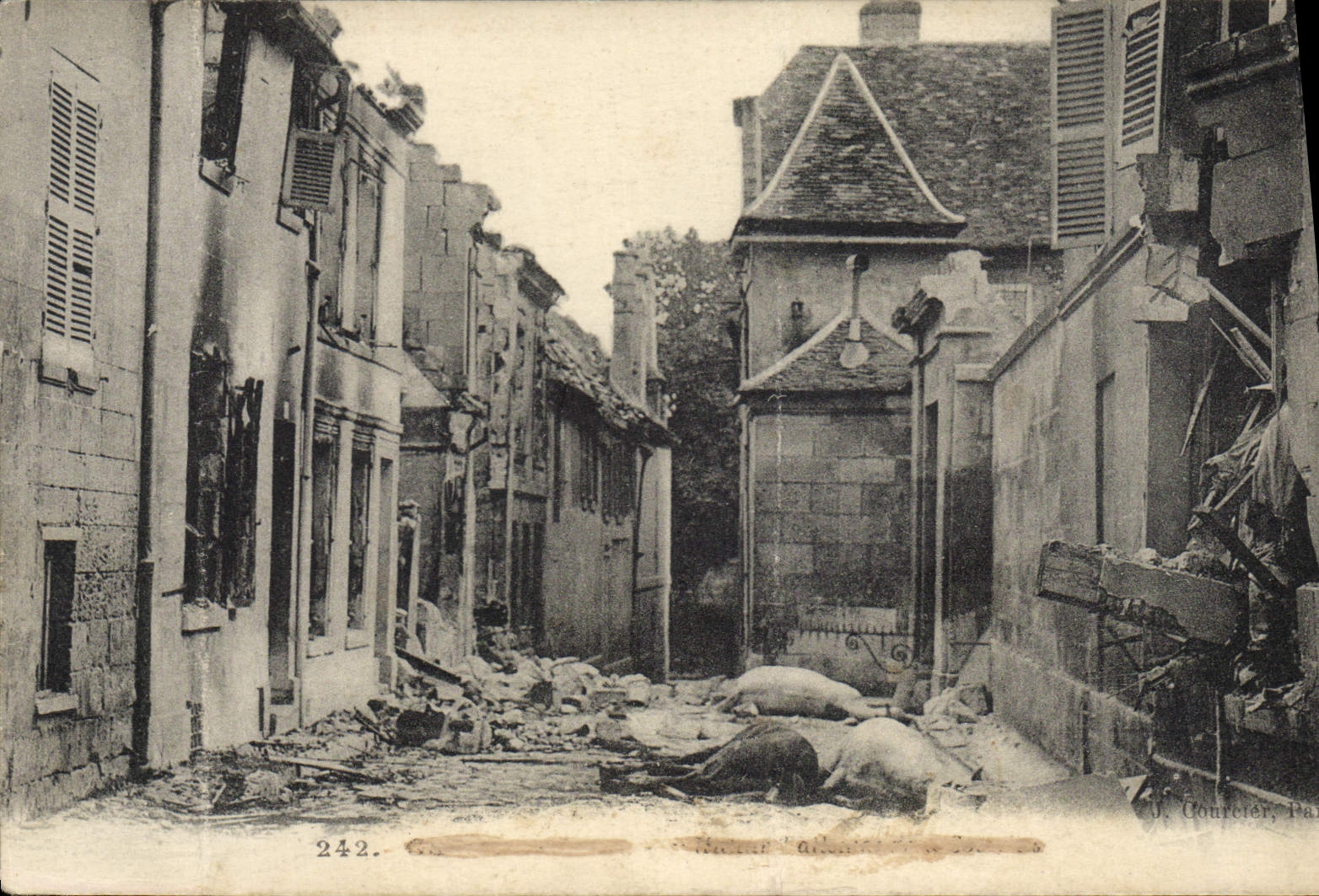 Destruction d'un quartier — rue en ruines — J. Courcet, Paris, n°242 - Recto