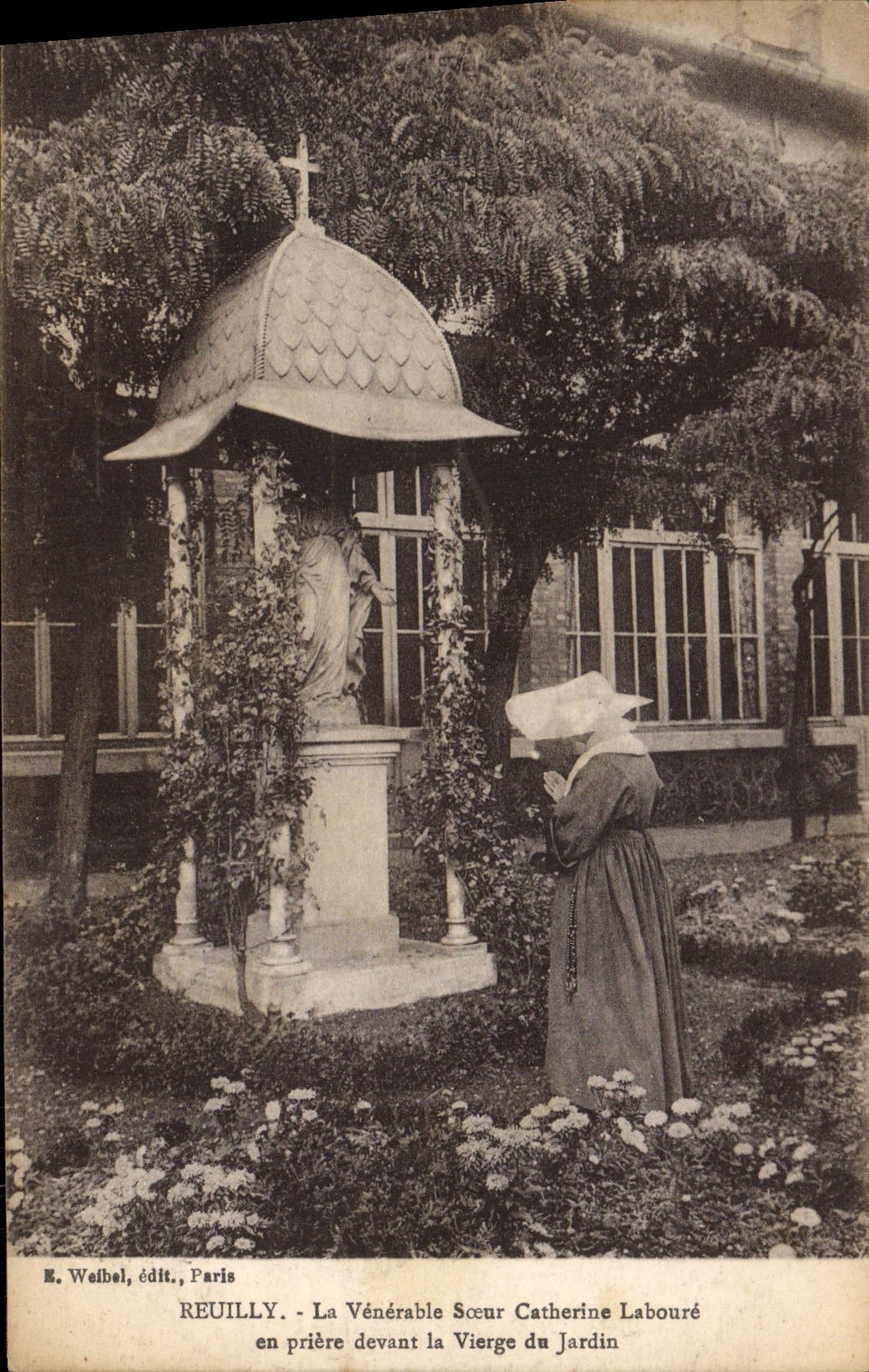 CPA Reuilly La Venerable Soeur Catherine Laboure en Priere devant la Vierge du Jardin