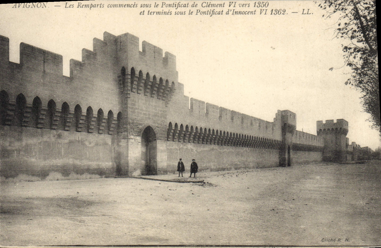 CPA Avignon Les Remparts Commences sous le Pontificat de Clement VI