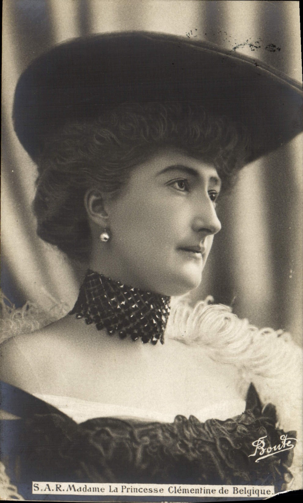 Princesse Clémentine de Belgique — portrait en buste — Boute, Bruxelles
