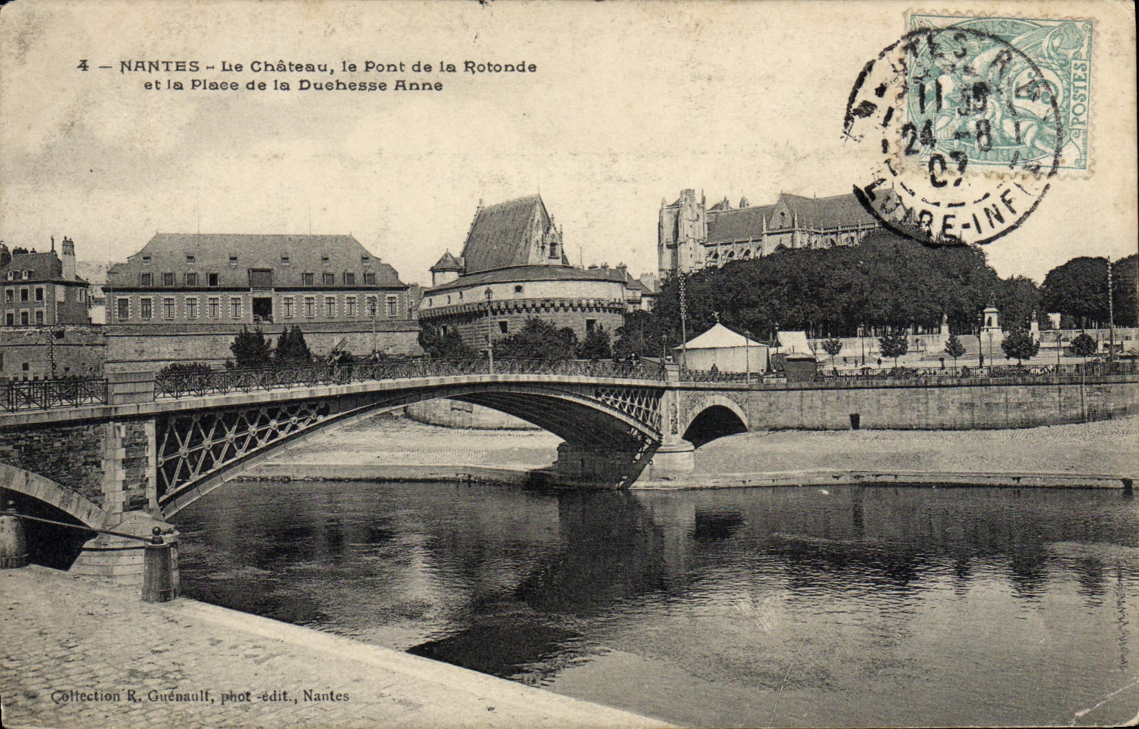 CPA Nantes Le Chateau Le Pont De La Rotonde Et La Place De La Duehesse Anne