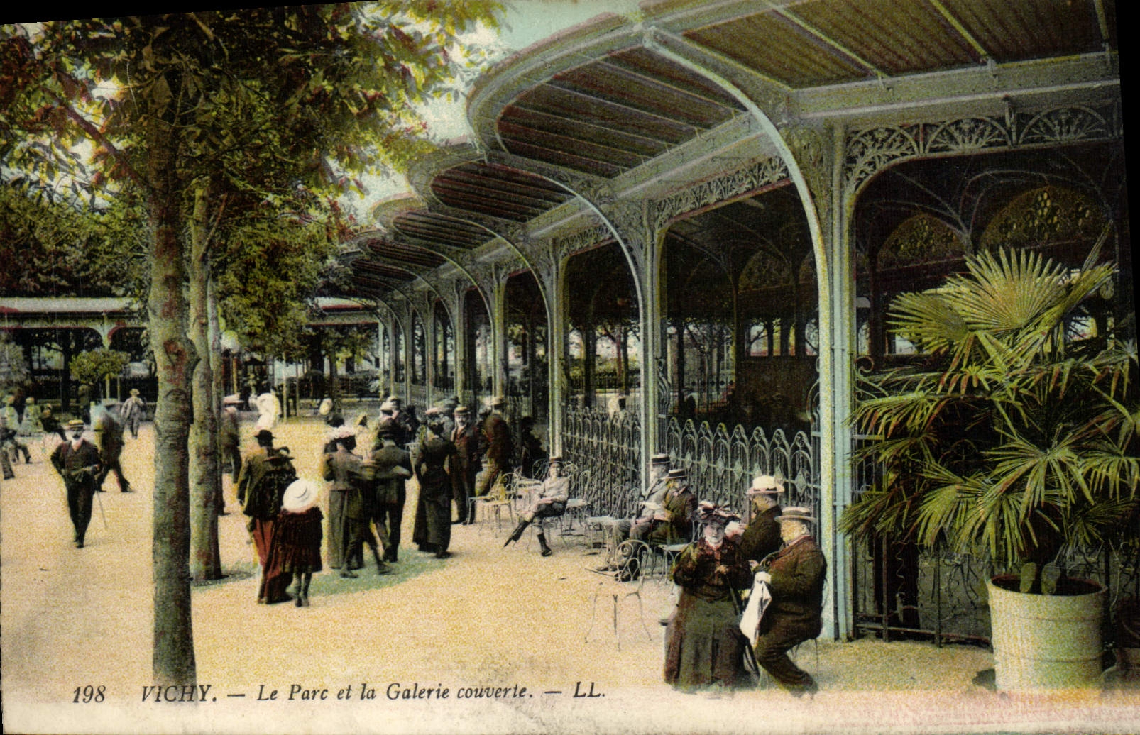 Vichy — Le Parc et la Galerie couverte — LL. n°198