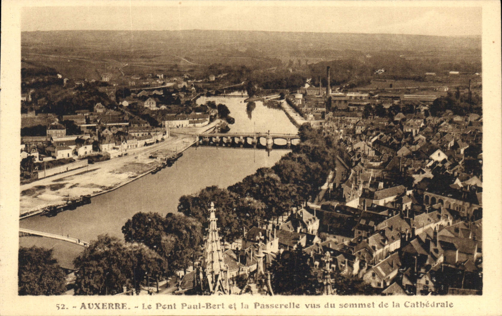 Auxerre - Le Pont Paul-Bert et la Passerelle vus du sommet de la Cathédrale