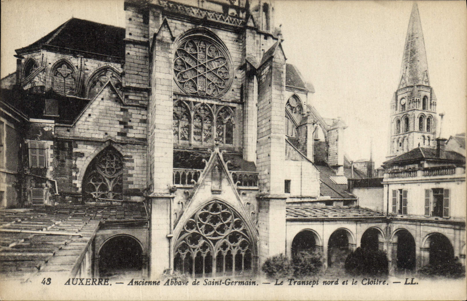CPA Auxerre Ancienne Abbave De Saint Germain Le transept nord et le cloitre
