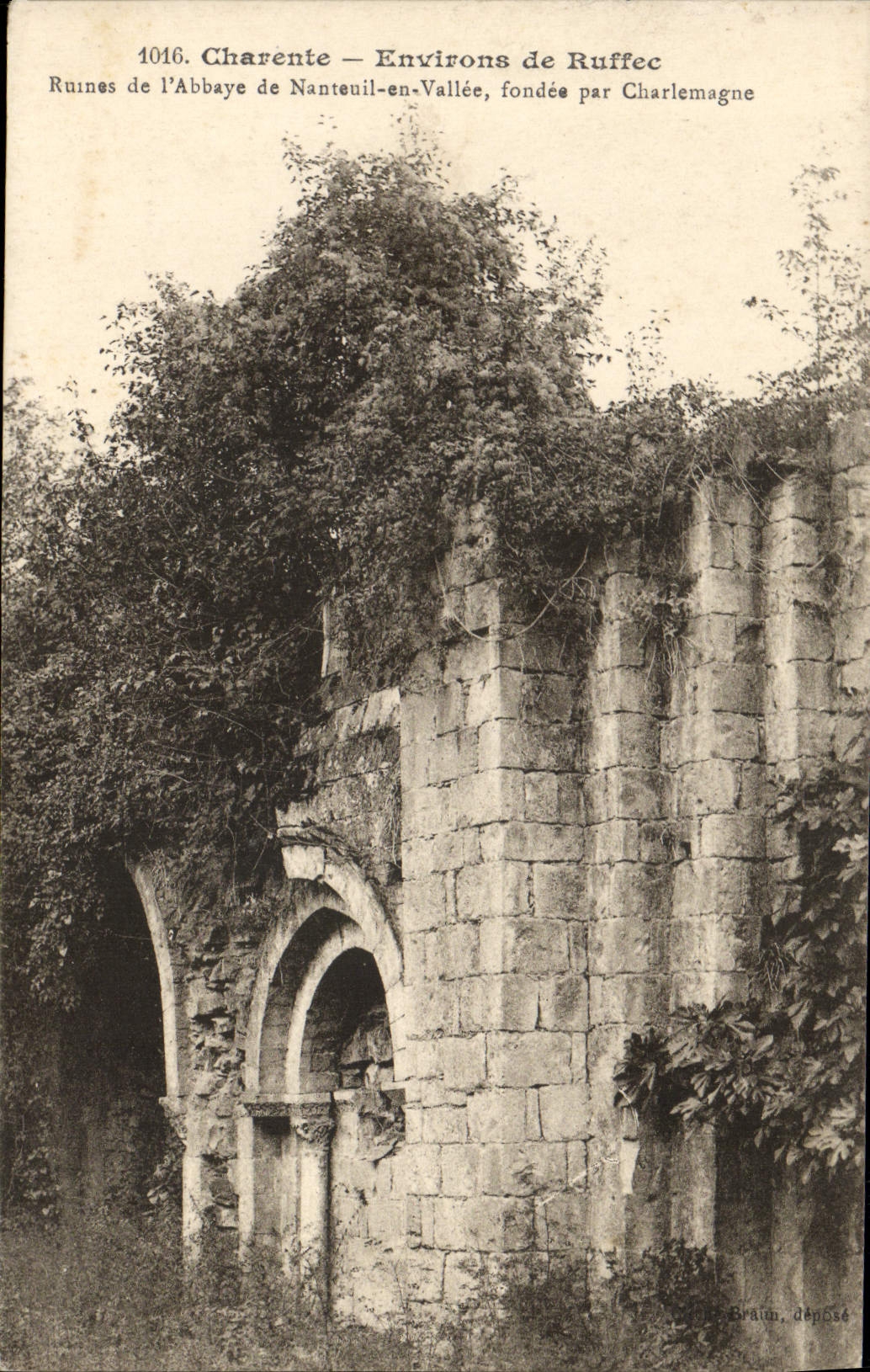 Ruines de l'Abbaye de Nanteuil-en-Vallée — Environs de Ruffec — déposé par Braun