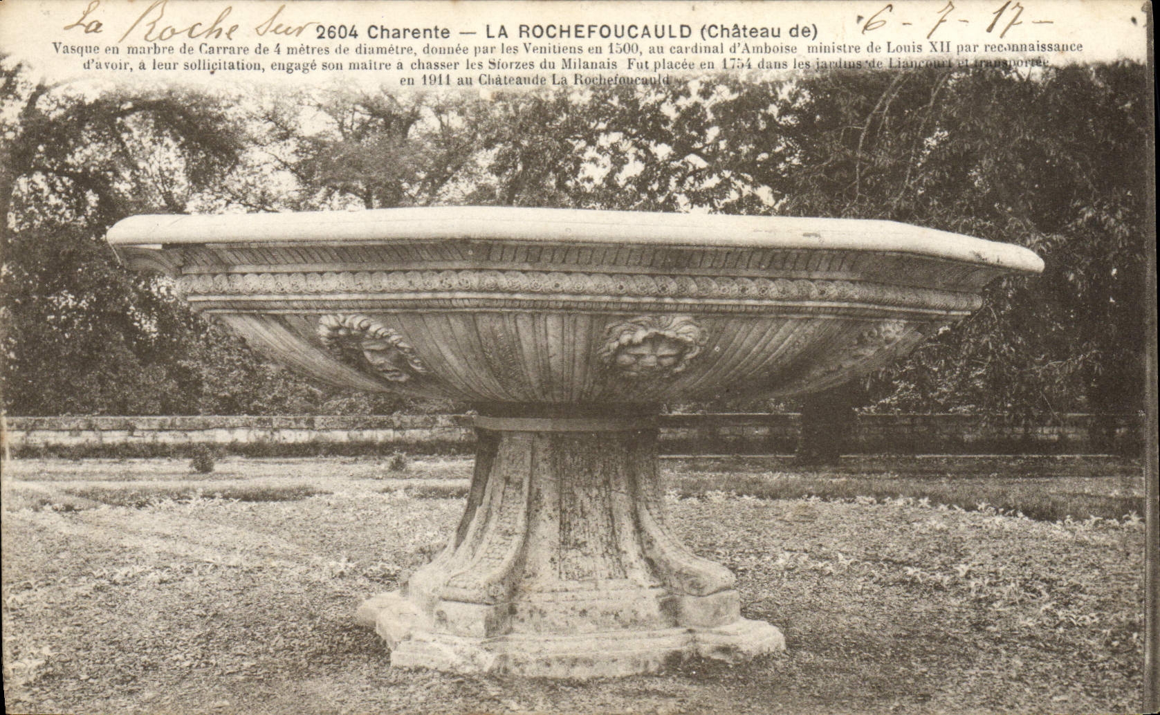 CPA La Rochefoucauld Chateau Vasque en marbre de carrare