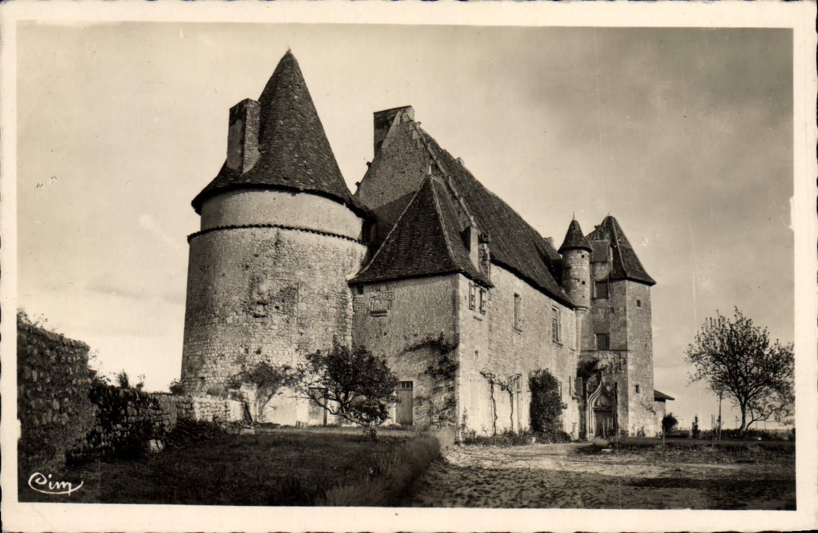 Montmoreau (Charente) — Alter Schloss der Marquis de Rochechouart (15. Jahrhundert) — Cim